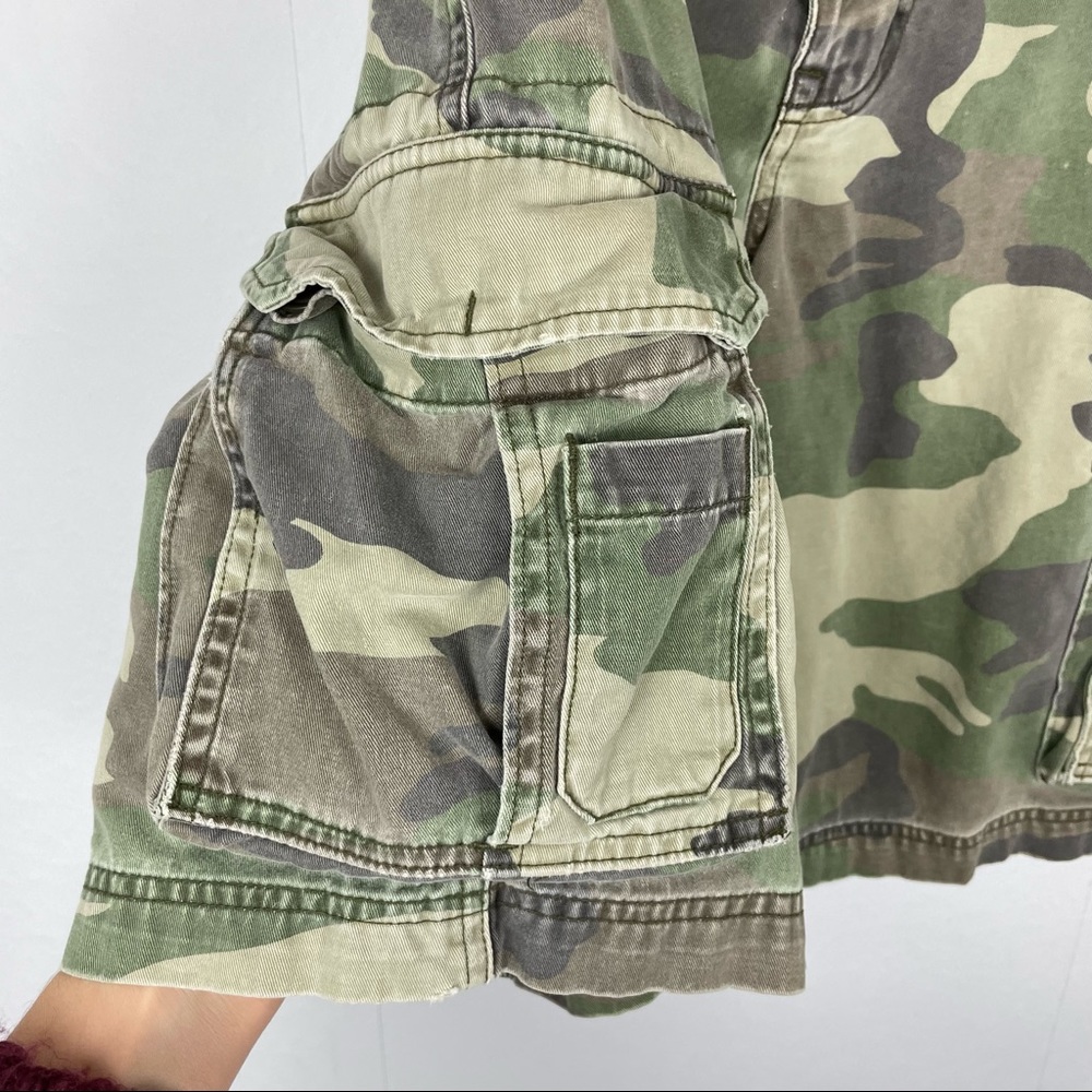 Abercrombie & Fitch Kids Green Camo Cargo Shorts - Picture 5 of 12